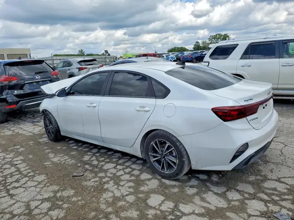 3KPF24AD2NE418717 2022 KIA FORTE - Image 2
