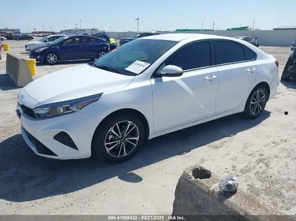 3KPF24AD2NE425621 2022 KIA FORTE - Image 2