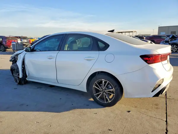 3KPF24AD2NE437624 2022 KIA FORTE - Image 2