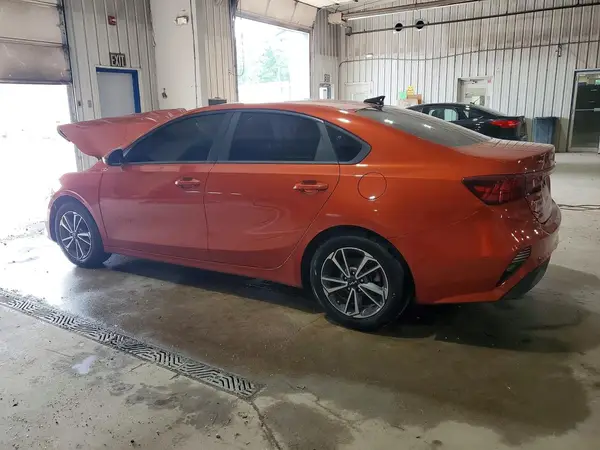 3KPF24AD2NE437672 2022 KIA FORTE - Image 2