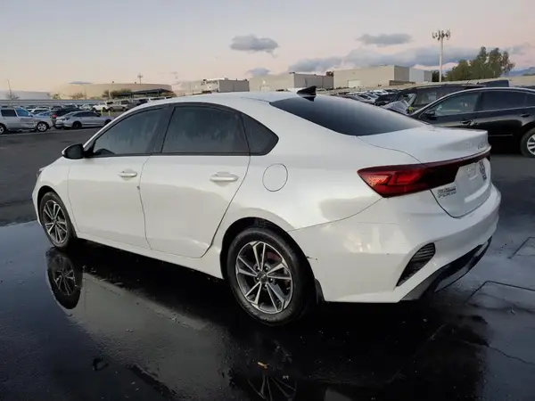 3KPF24AD2NE441737 2022 KIA FORTE - Image 2