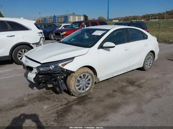 3KPF24AD2NE451216 2022 KIA FORTE - Image 2