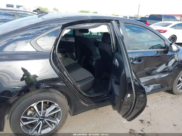 3KPF24AD2NE456402 2022 KIA FORTE - Image 8