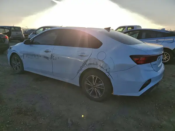 3KPF24AD2NE457260 2022 KIA FORTE - Image 2