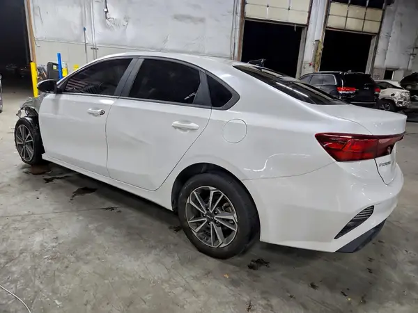 3KPF24AD2NE461535 2022 KIA FORTE - Image 2