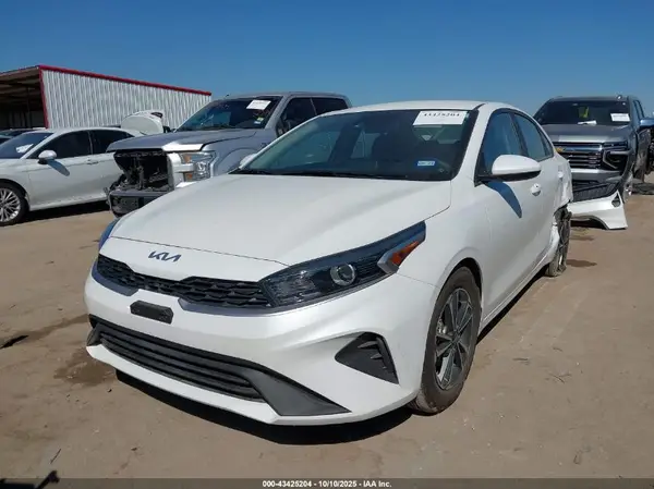3KPF24AD2NE462295 2022 KIA FORTE - Image 2