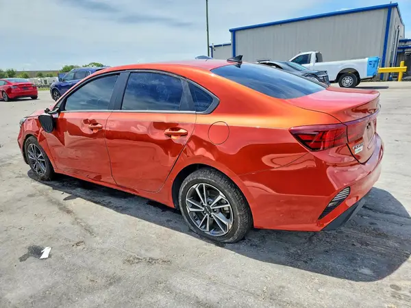 3KPF24AD2NE465097 2022 KIA FORTE - Image 2