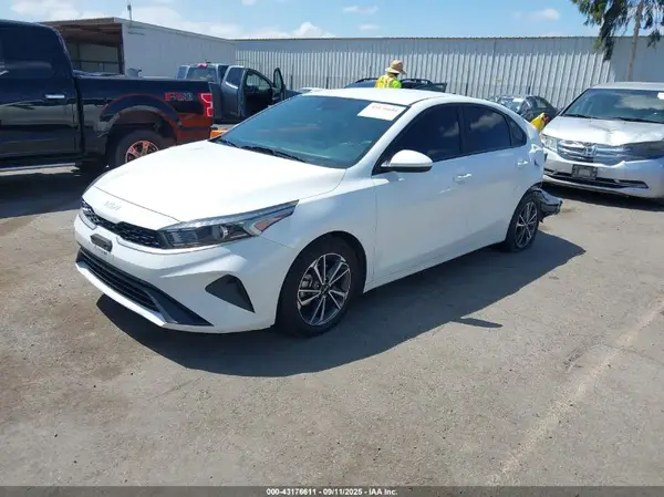 3KPF24AD2NE468632 2022 KIA FORTE - Image 2