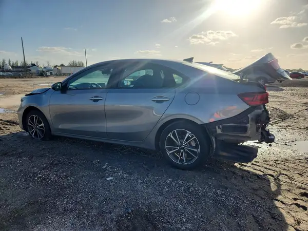 3KPF24AD2NE472230 2022 KIA FORTE - Image 2