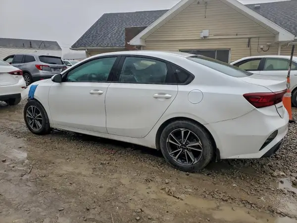 3KPF24AD2NE476701 2022 KIA FORTE - Image 2