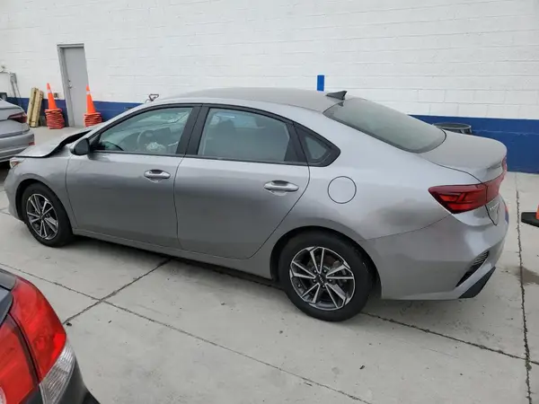 3KPF24AD2NE480828 2022 KIA FORTE - Image 2