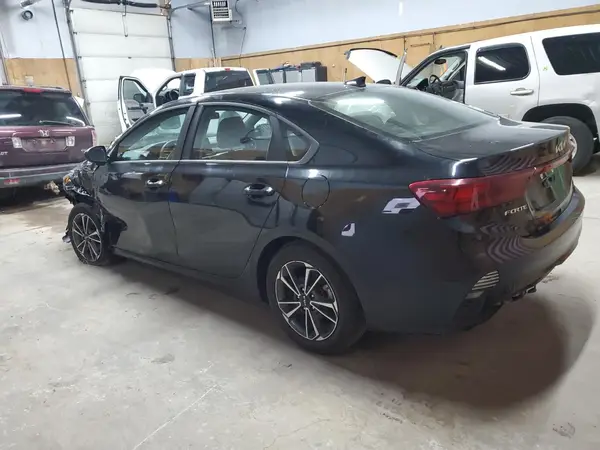 3KPF24AD2NE481817 2022 KIA FORTE - Image 2