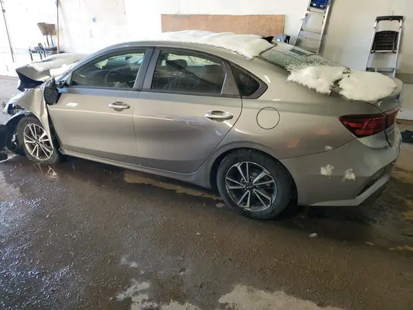 3KPF24AD2NE491215 2022 KIA FORTE - Image 2