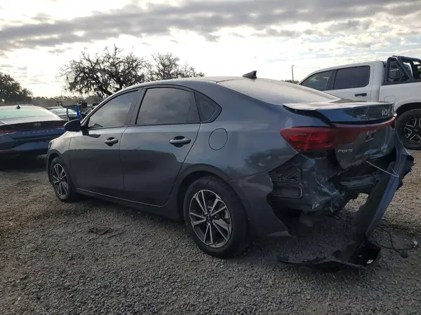 3KPF24AD2NE493255 2022 KIA FORTE - Image 2