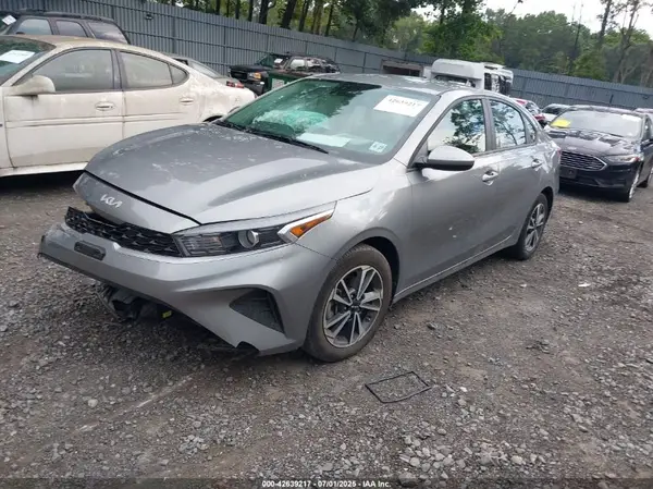 3KPF24AD2NE500589 2022 KIA FORTE - Image 2