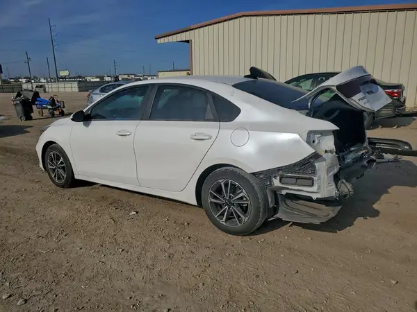 3KPF24AD2NE503864 2022 KIA FORTE - Image 2