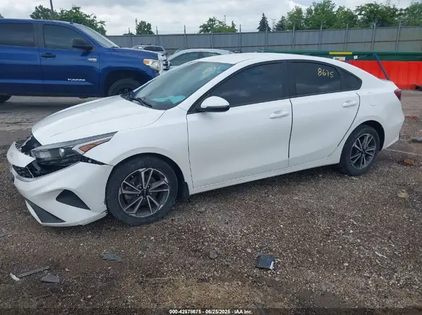 3KPF24AD2PE515497 2023 KIA FORTE - Image 2