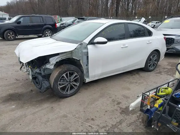 3KPF24AD2PE515869 2023 KIA FORTE - Image 2