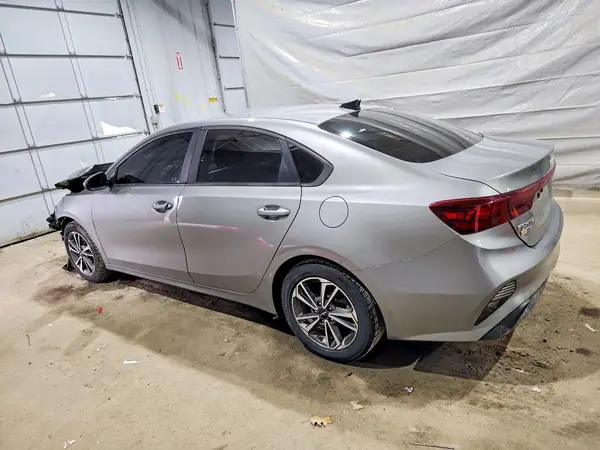 3KPF24AD2PE517427 2023 KIA FORTE - Image 2