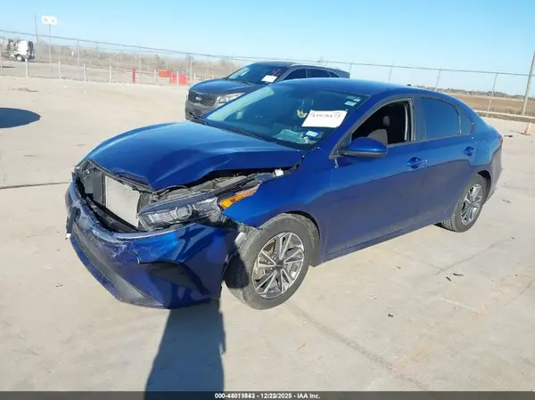 3KPF24AD2PE524412 2023 KIA FORTE - Image 2
