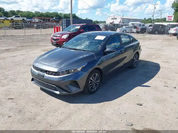 3KPF24AD2PE524698 2023 KIA FORTE - Image 2