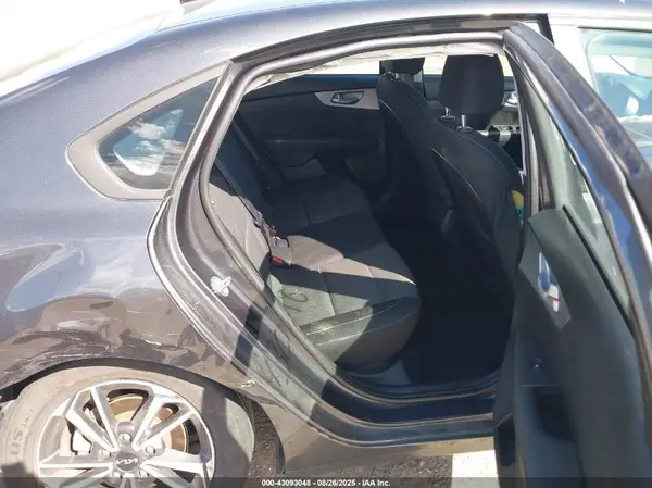 3KPF24AD2PE524698 2023 KIA FORTE - Image 8