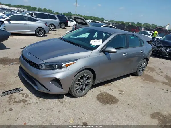 3KPF24AD2PE529352 2023 KIA FORTE - Image 2
