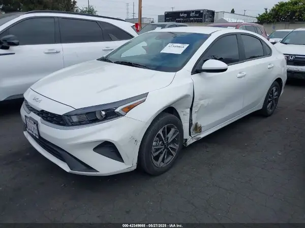 3KPF24AD2PE546488 2023 KIA FORTE - Image 2