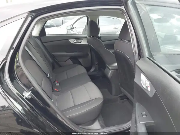 3KPF24AD2PE550881 2023 KIA FORTE - Image 8