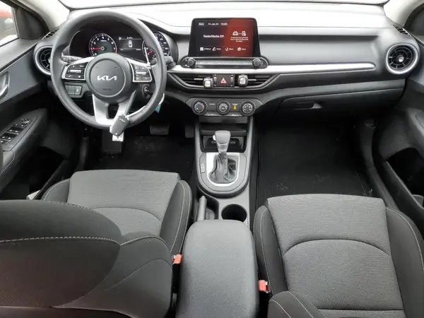 3KPF24AD2PE555465 2023 KIA FORTE - Image 8