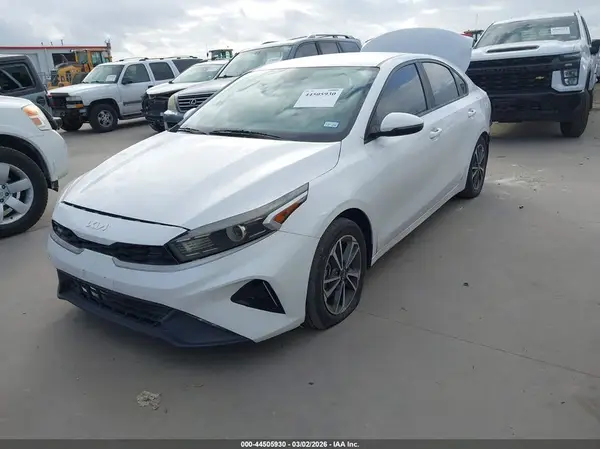 3KPF24AD2PE559905 2023 KIA FORTE - Image 2