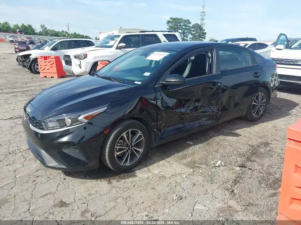 3KPF24AD2PE563226 2023 KIA FORTE - Image 2