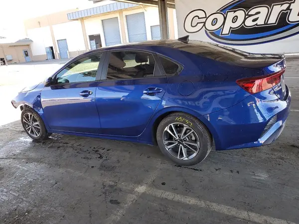 3KPF24AD2PE565526 2023 KIA FORTE - Image 2