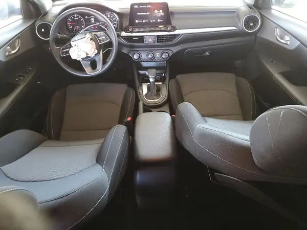 3KPF24AD2PE565526 2023 KIA FORTE - Image 8