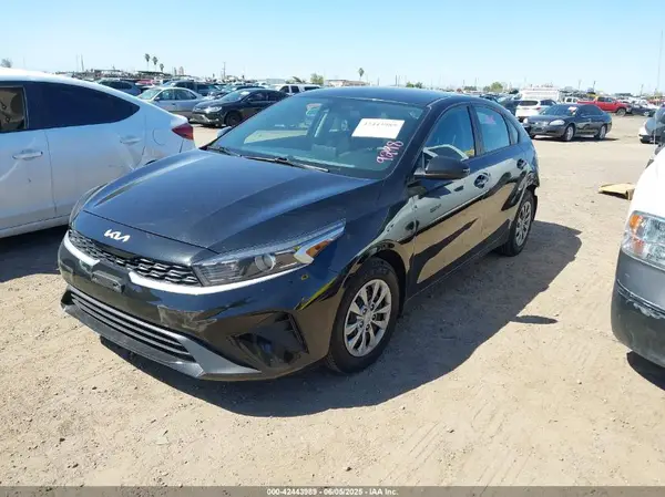 3KPF24AD2PE570127 2023 KIA FORTE - Image 2