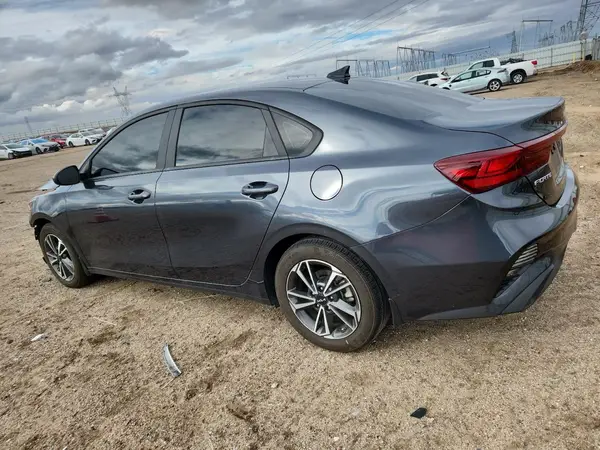 3KPF24AD2PE572573 2023 KIA FORTE - Image 2