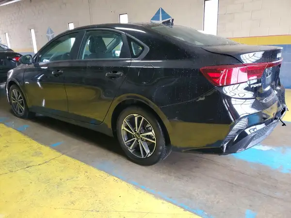 3KPF24AD2PE582326 2023 KIA FORTE - Image 2