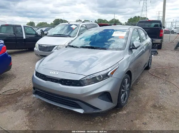 3KPF24AD2PE582973 2023 KIA FORTE - Image 2