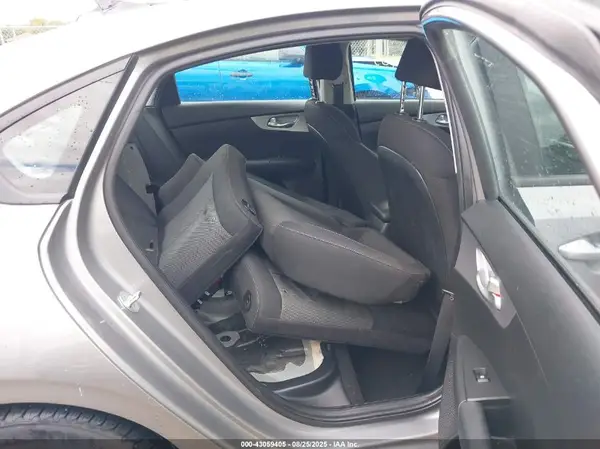 3KPF24AD2PE582973 2023 KIA FORTE - Image 8