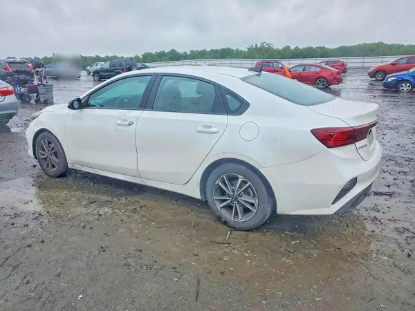 3KPF24AD2PE583301 2023 KIA FORTE - Image 2