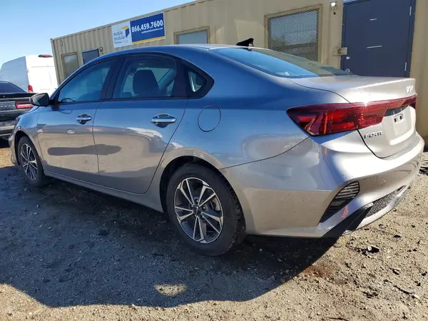 3KPF24AD2PE583475 2023 KIA FORTE - Image 2