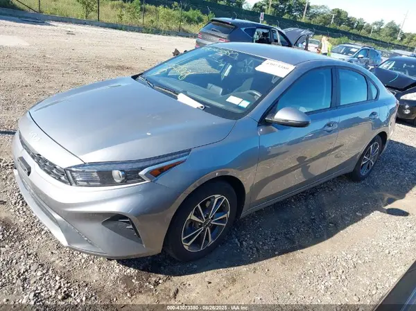 3KPF24AD2PE583623 2023 KIA FORTE - Image 2