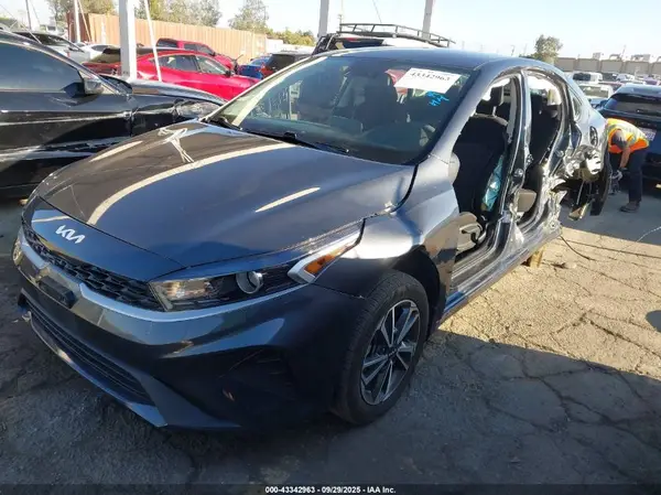 3KPF24AD2PE586053 2023 KIA FORTE - Image 2