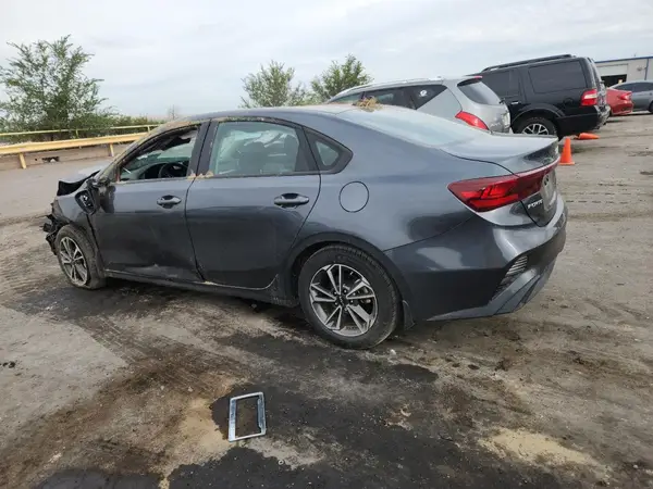 3KPF24AD2PE586084 2023 KIA FORTE - Image 2