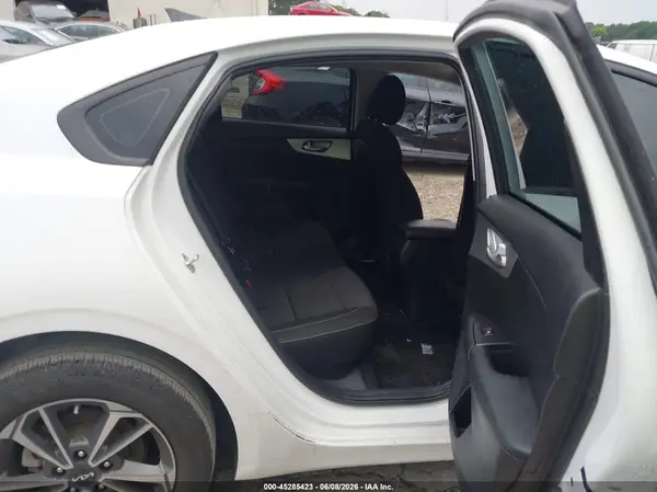 3KPF24AD2PE587221 2023 KIA FORTE - Image 8
