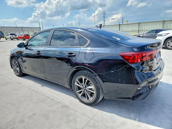 3KPF24AD2PE592533 2023 KIA FORTE - Image 2