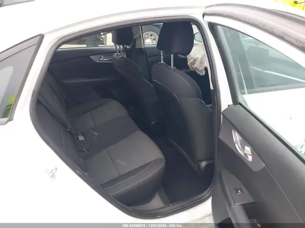 3KPF24AD2PE595741 2023 KIA FORTE - Image 8