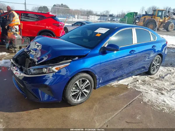 3KPF24AD2PE599871 2023 KIA FORTE - Image 2