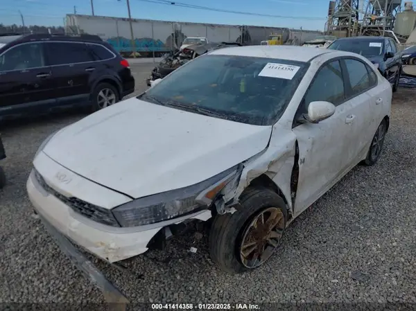 3KPF24AD2PE600646 2023 KIA FORTE - Image 2
