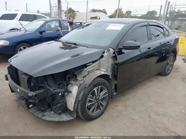 3KPF24AD2PE607743 2023 KIA FORTE - Image 2